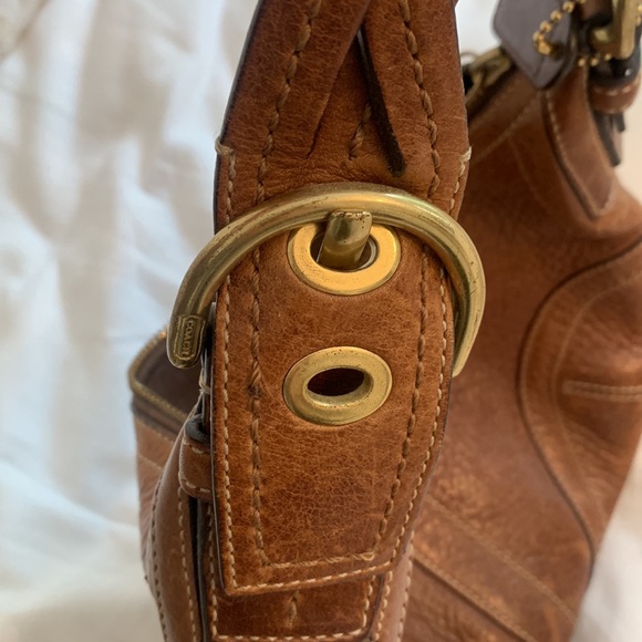 Coach Brown Leather Shoulder Bag with Gold Hardware. - Picture 2 of 6